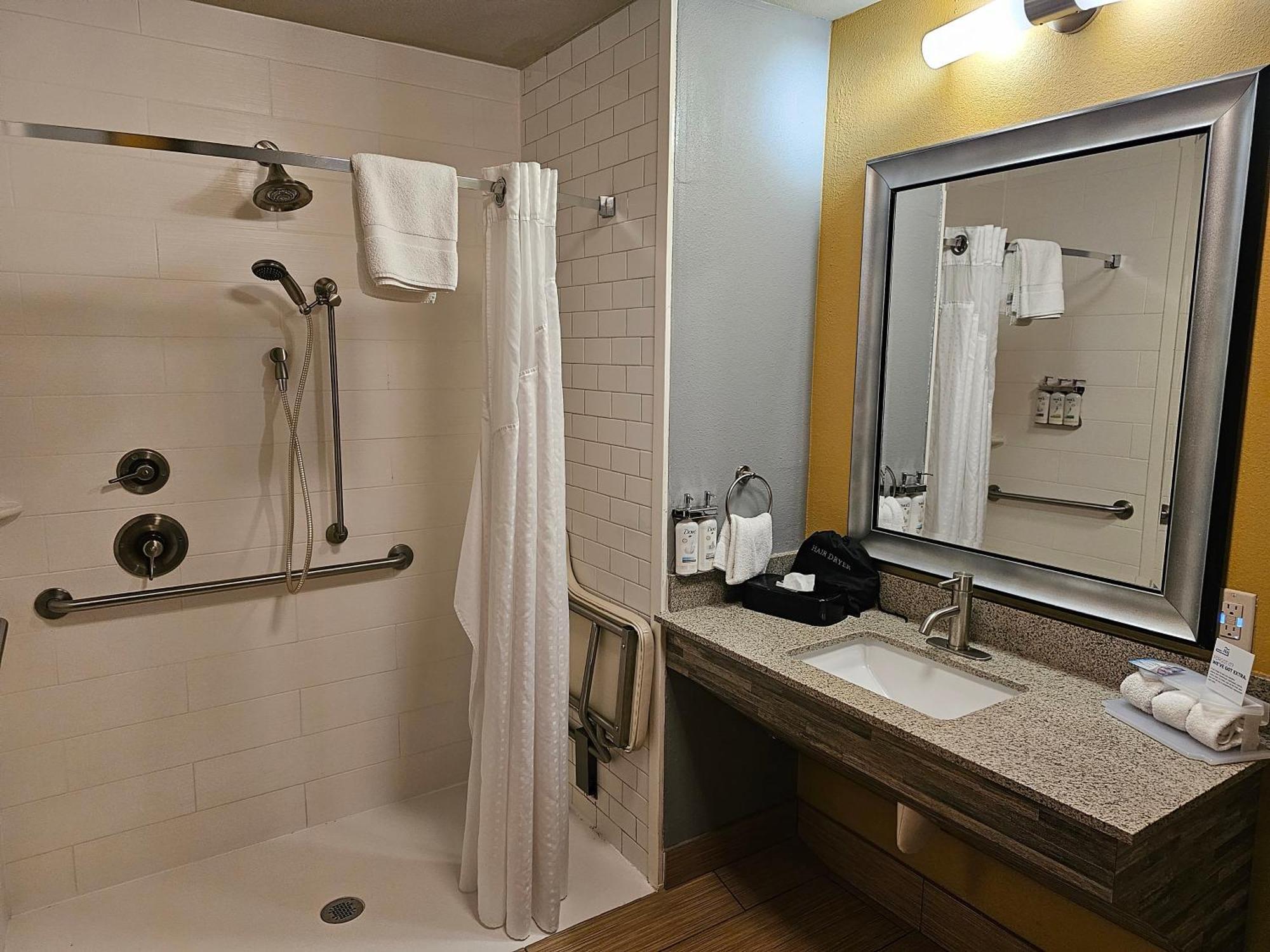 Holiday Inn Express & Suites Perry-National Fairground Area By Ihg Exterior foto